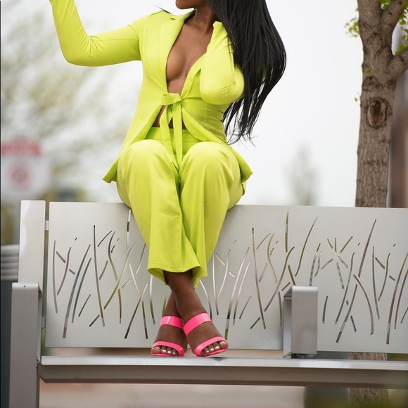 Neon green suit set - Picture 4 of 4